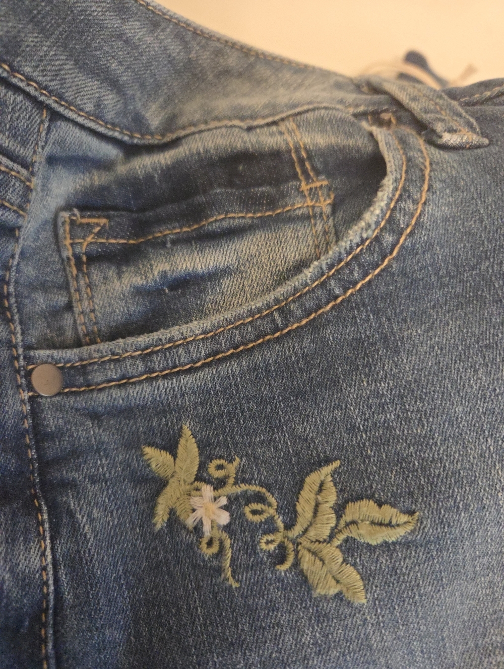 Driftwood Fiora Flare Strawberry Fields Embroidered Denim Women's Jeans Size 6 - Picture 4 of 11